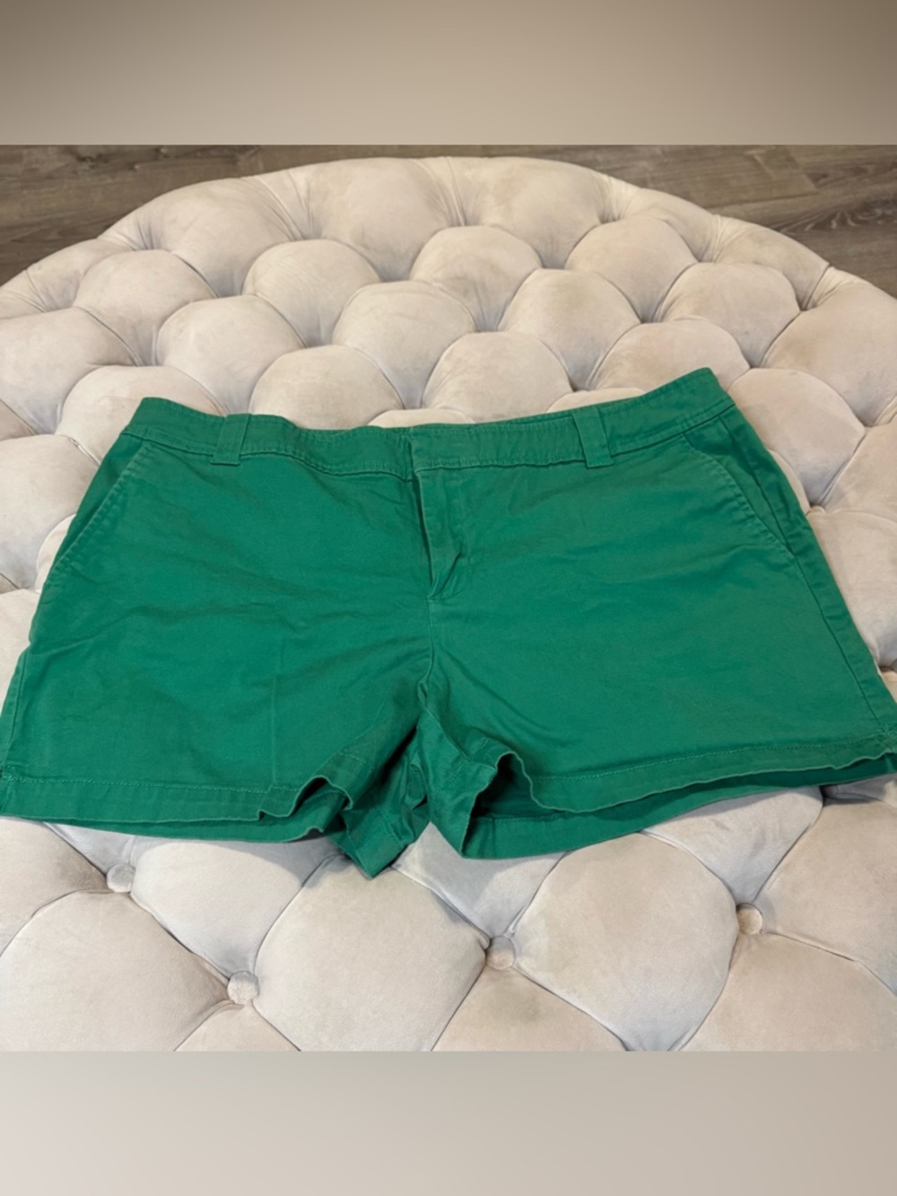 New York & Company Green Stretch Chino Shorts Women’s 14
